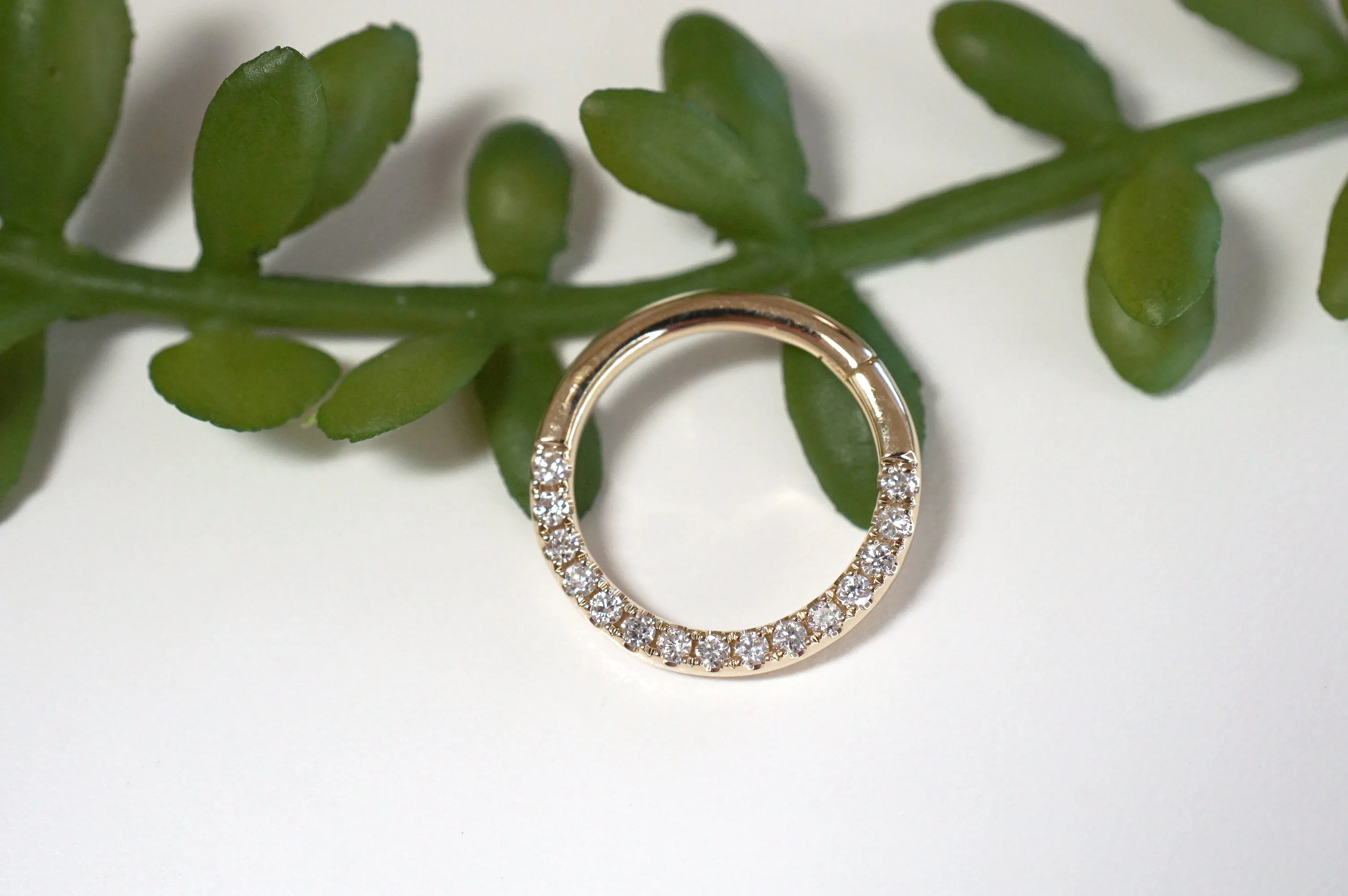 Pavé Clicker - White Diamond
