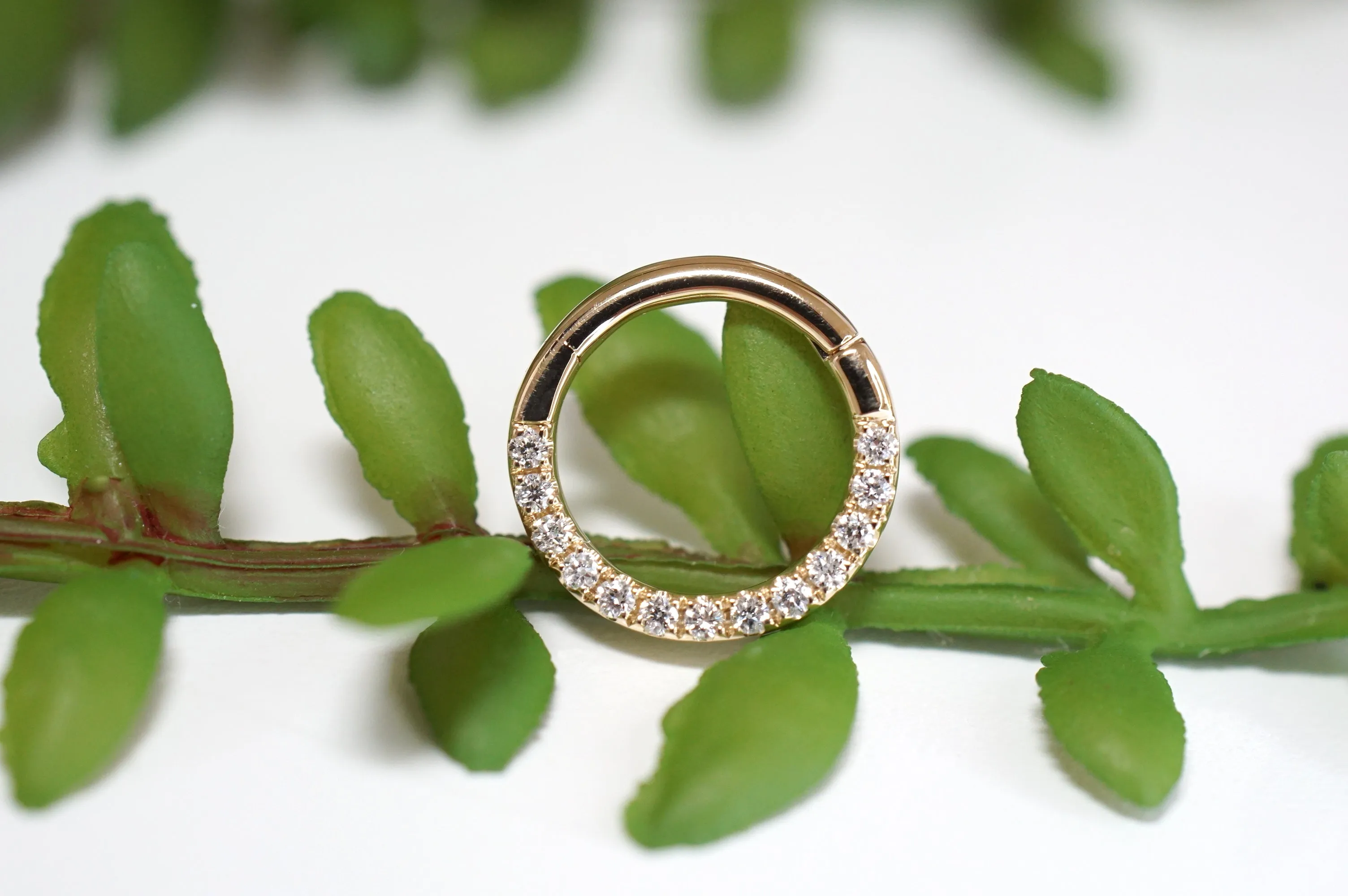 Pavé Clicker - White Diamond