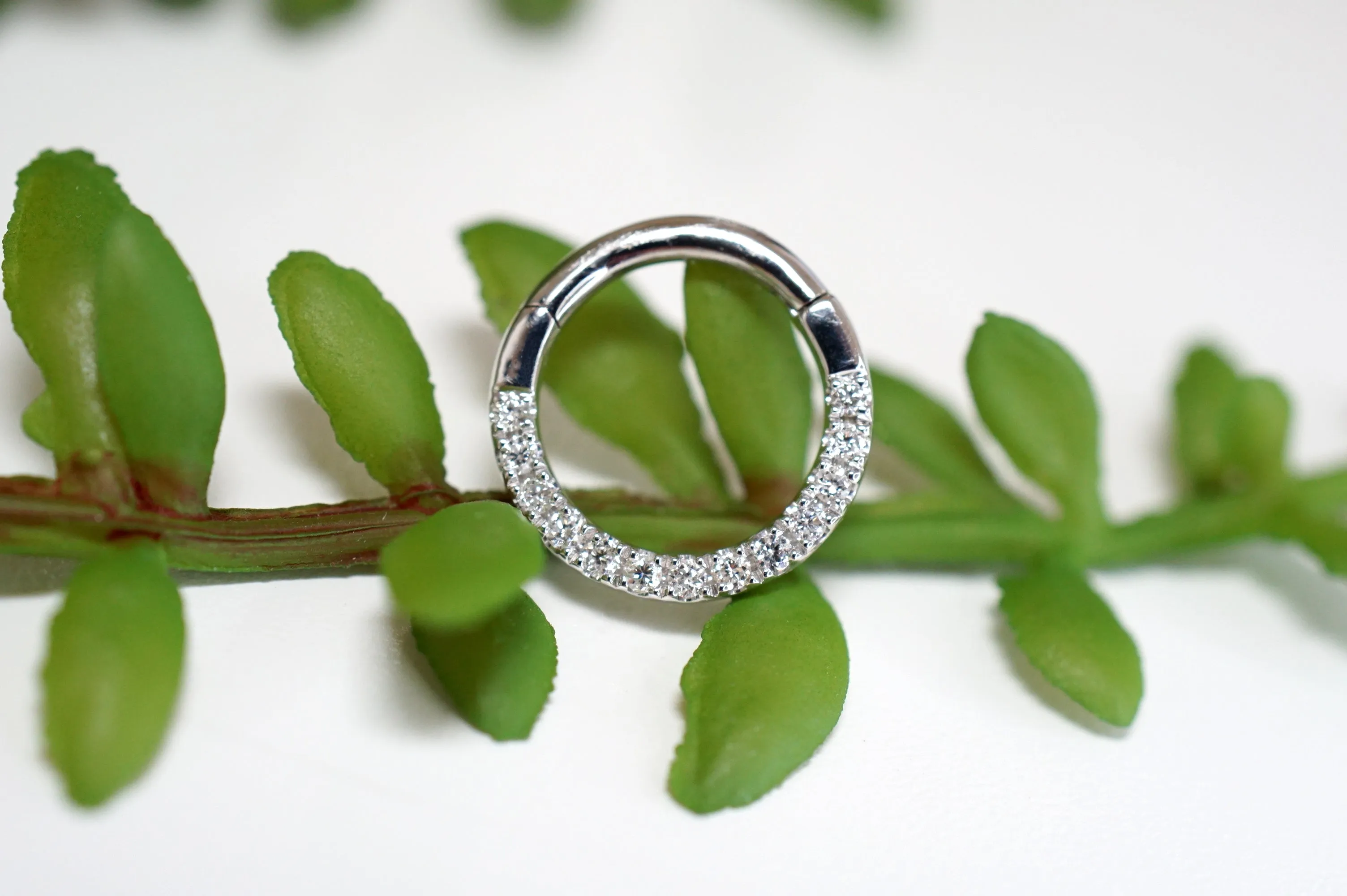 Pavé Clicker - White Diamond