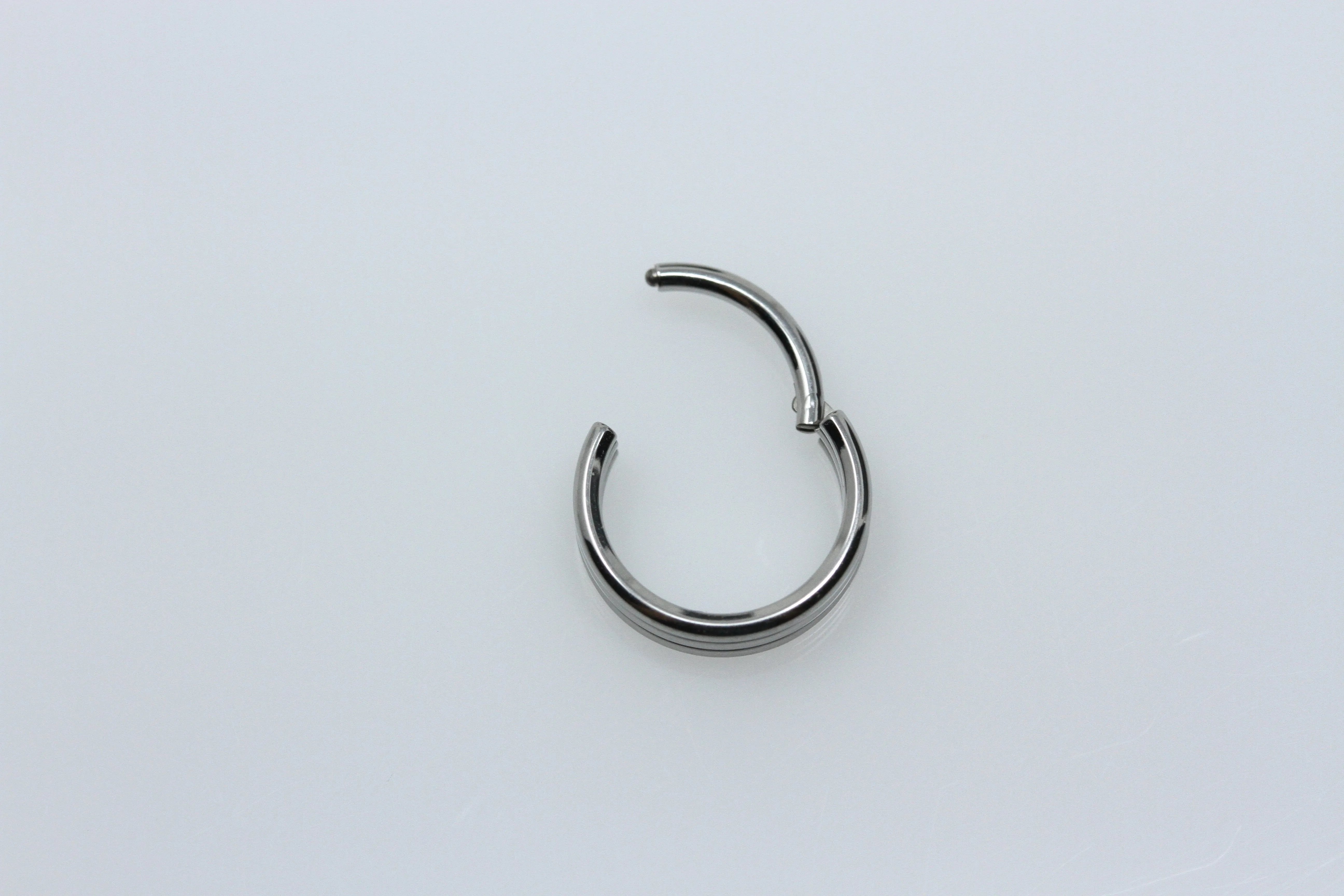 Septum Clicker Titanium  Silver Triple Bar - SPT009